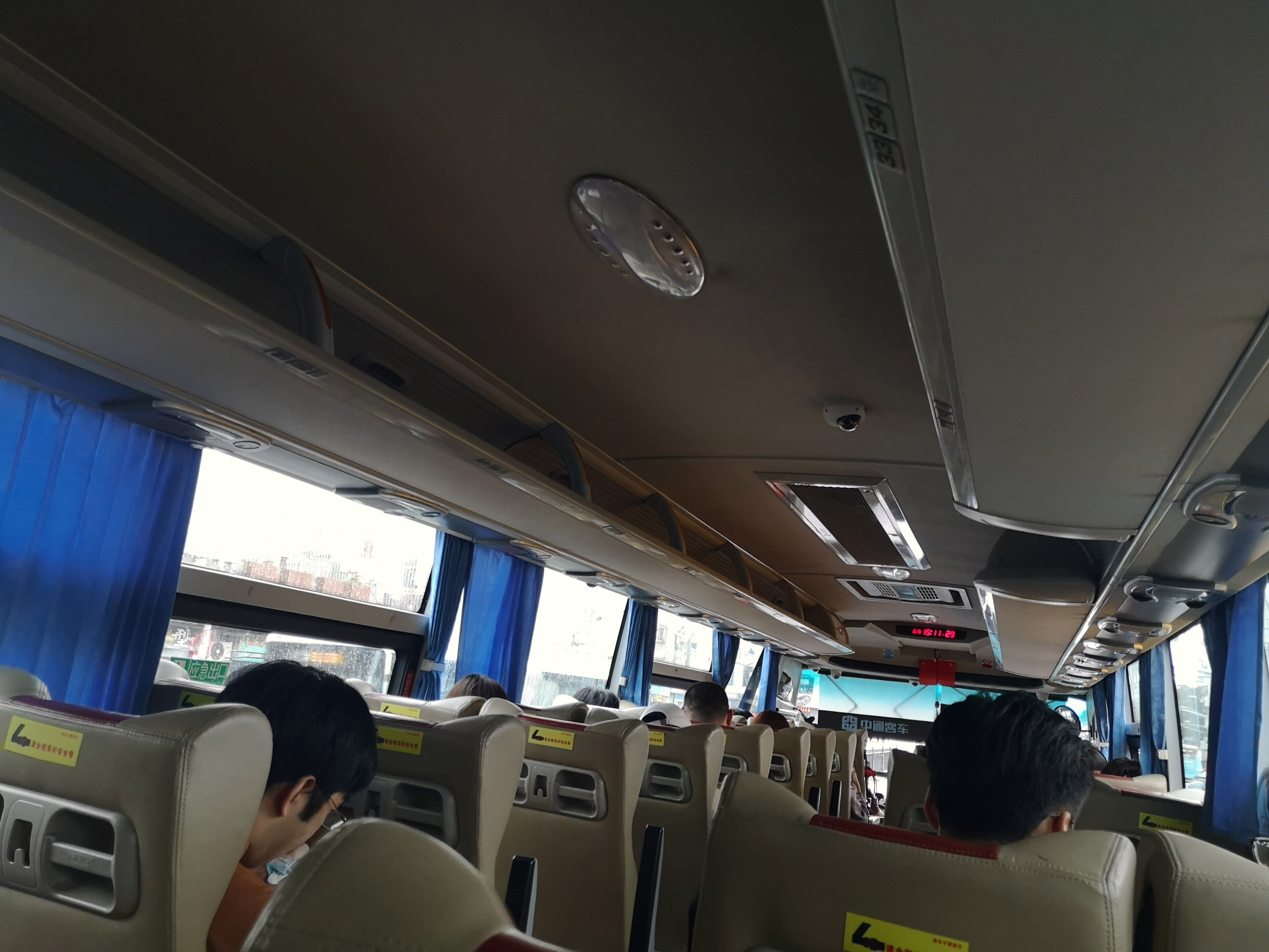 大巴车旅客