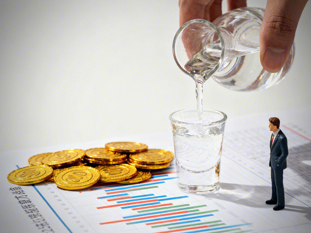 倒酒 酒杯 白酒行业业绩变动 金币 资金