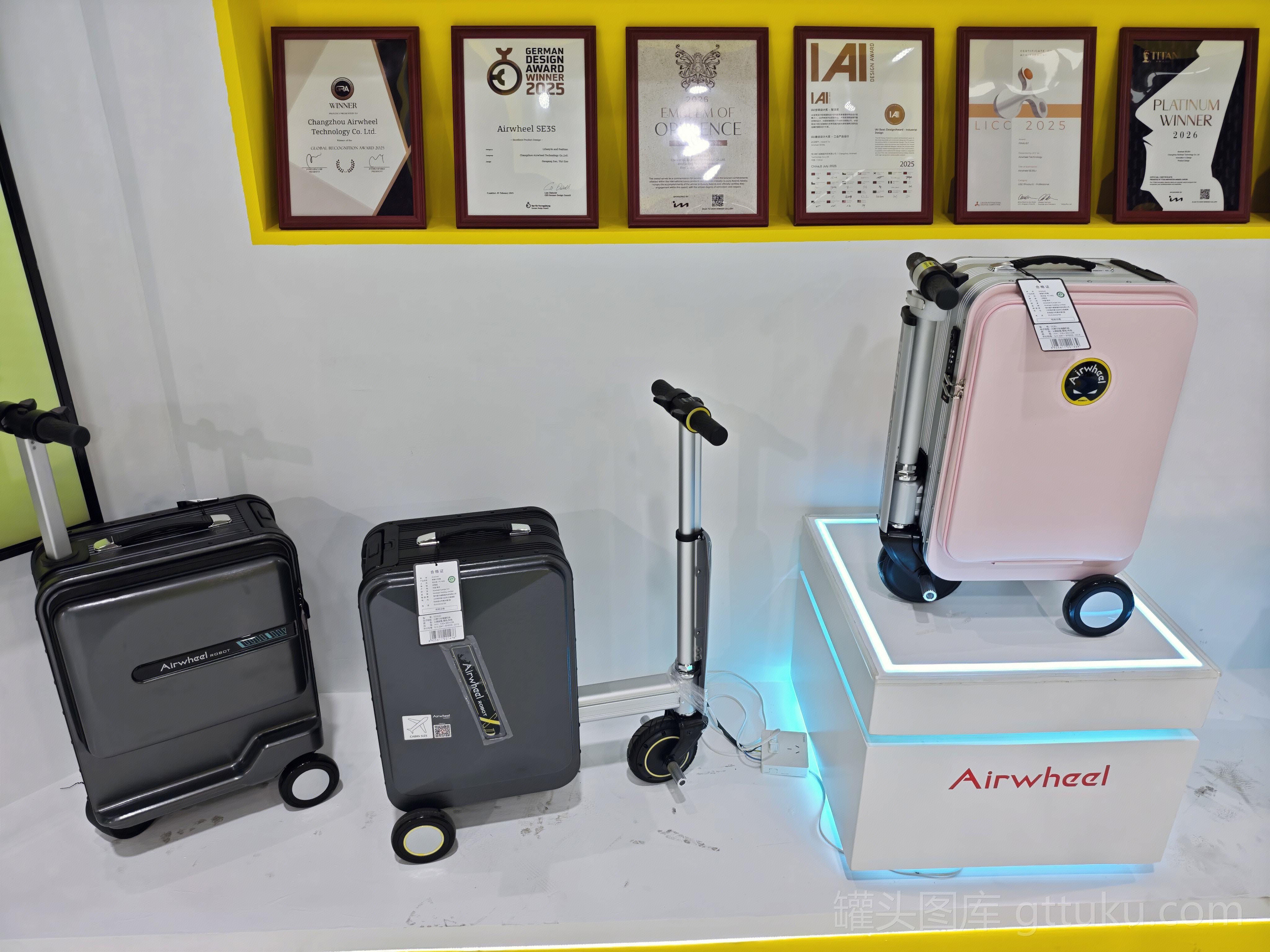 Airwheel 智能行李箱
